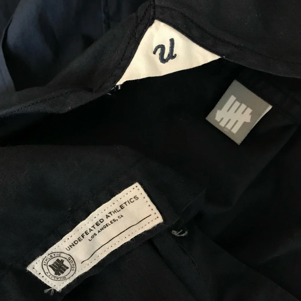 Undefeated Men’s XL Black Short Sleeve Button Up Shirt with chest pocket in EUC - Picture 13 of 14